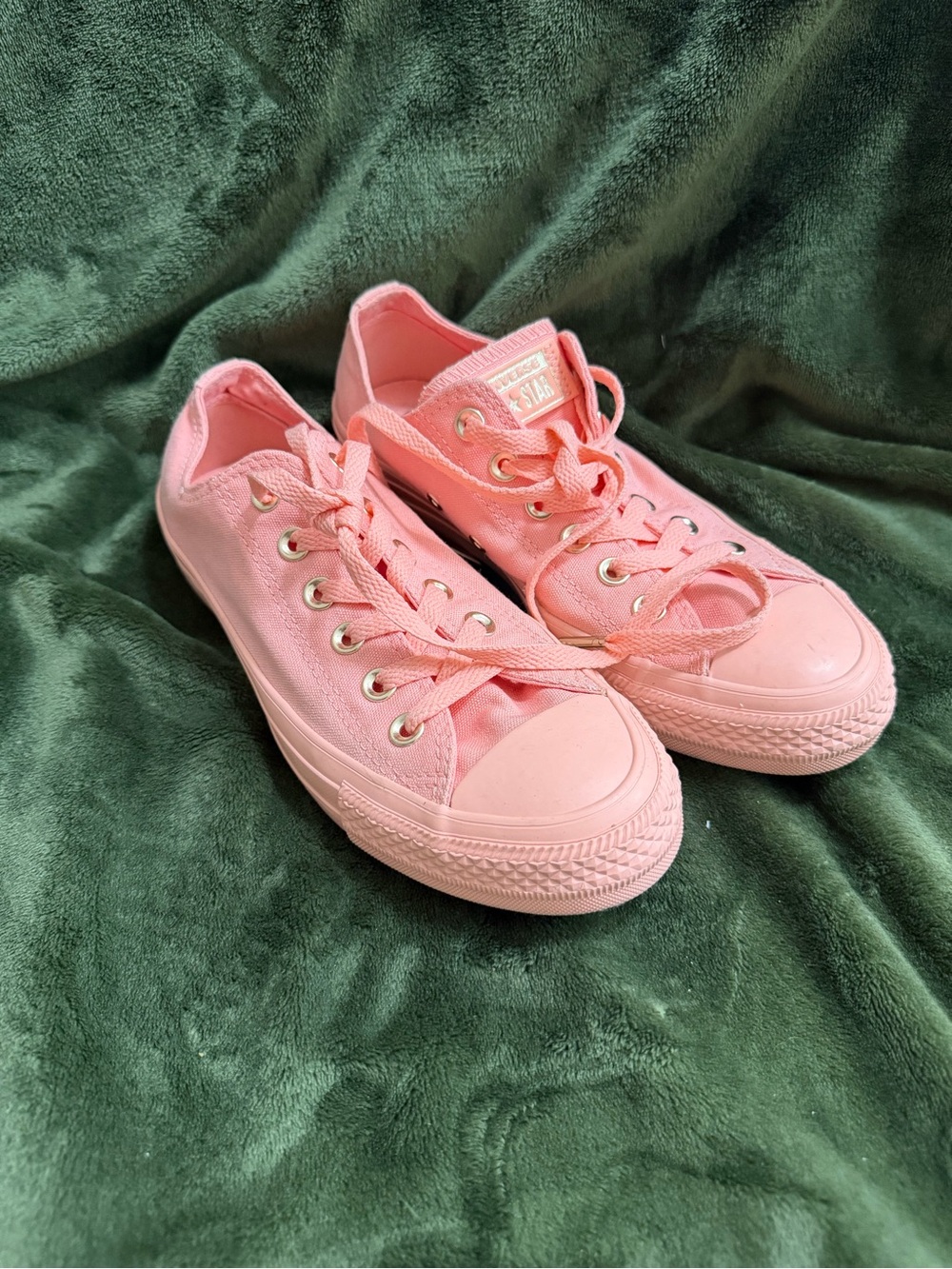 Classic Low-Top Canvas Women's Sneakers in Peach